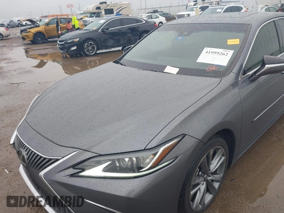2019 Lexus ES 350 z VIN 58ABZ1B14KU035778, wystawiony jako IAAI lot #41959262 z przebiegiem 36 873 mil mil oraz . Historia ofert i sprzedaży dostępna na DreamBid. Obrazek 6.