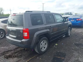 2016 Jeep Patriot Sport with VIN 1C4NJPBB7GD678001, listed as a IAAI auction lot 42079425 with 181,261 mi miles and . Bid and sale history available at carsss.com. Image 4.
