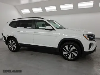 2024 Volkswagen Atlas 2.0T SE w/Technology with VIN 1V2HR2CA1RC543277, listed as a Copart auction lot 50930205 with 35,141 mi miles and Clean Title. Bid and sale history available at carsss.com. Image 4.