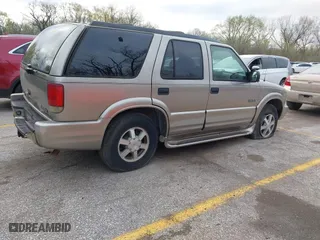 2001 Oldsmobile Bravada with VIN 1GHDT13WX12110603, listed as a IAAI auction lot 41911383 with 164,916 mi miles. Bid and sale history available at carsss.com. Image 4.