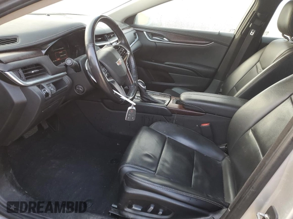 2019 Cadillac XTS Luxury z VIN 2G61M5S32K9122108, wystawiony jako Copart lot #84200804 z przebiegiem 105 778 mil mil oraz Szkody całkowita. Historia ofert i sprzedaży dostępna na DreamBid. Obrazek 7.