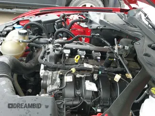 2022 Ford Mustang EcoBoost z VIN 1FATP8UH0N5104821, wystawiony jako IAAI lot #42669394 z przebiegiem 66 388 mil mil oraz . Historia ofert i sprzedaży dostępna na DreamBid. Obrazek 20.