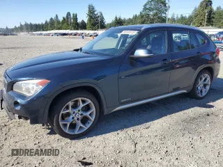 2014 BMW X1 xDrive28i z VIN WBAVL1C50EVY15252, wystawiony jako Copart lot #58335815 z przebiegiem 135 801 mil mil oraz Szkody całkowita. Historia ofert i sprzedaży dostępna na DreamBid. Obrazek 1.