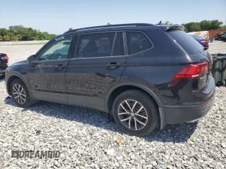 2021 Volkswagen Tiguan S z VIN 3VV1B7AX2MM020872, wystawiony jako Copart lot #57106925 z przebiegiem 92 908 mil mil oraz Tytuł czysty. Historia ofert i sprzedaży dostępna na DreamBid. Obrazek 2.