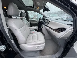 2020 Toyota Sienna XLE Auto Access Seat with VIN 5TDYZ3DCXLS048685, listed as a Copart auction lot 53573145 with 217,712 mi miles and Clean Title. Bid and sale history available at carsss.com. Image 5.