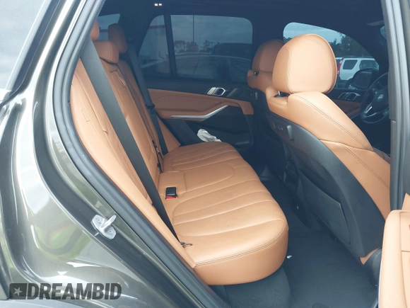 2022 BMW X5 xDrive45e z VIN 5UXTA6C00N9L06383, wystawiony jako IAAI lot #38552162 z przebiegiem 19 592 mil mil oraz . Historia ofert i sprzedaży dostępna na DreamBid. Obrazek 8.