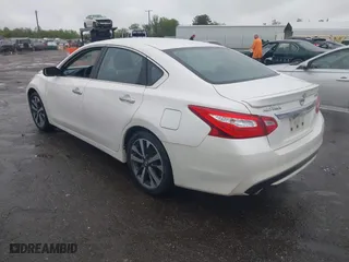 2016 Nissan Altima 3.5 SL with VIN 1N4BL3AP4GC163410, listed as a IAAI auction lot 41945963 with 111,715 mi miles. Bid and sale history available at carsss.com. Image 3.