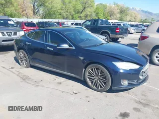 2014 Tesla Model S 60 z VIN 5YJSA1H10EFP60799, wystawiony jako IAAI lot #42164952 z przebiegiem 104 174 mil mil oraz . Historia ofert i sprzedaży dostępna na DreamBid. Obrazek 1.