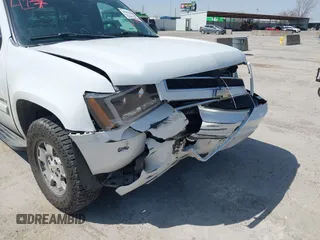 2009 Chevrolet Suburban LS z VIN 1GNFC16J29J109498, wystawiony jako IAAI lot #41768705 z przebiegiem 201 330 mil mil oraz . Historia ofert i sprzedaży dostępna na DreamBid. Obrazek 6.