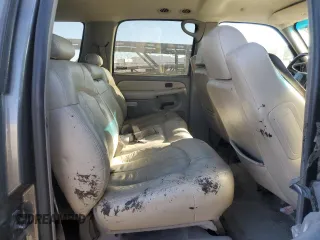 2001 Chevrolet Suburban LS with VIN 3GNGK26UX1G105406, listed as a Copart auction lot 87537755 with 310,898 mi miles and Clean Title. Bid and sale history available at carsss.com. Image 11.