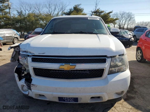 2014 Chevrolet Suburban LT with VIN 1GNSKJE78ER229728, listed as a Copart auction lot 42096895 with 193,481 mi miles and Salvage Title. Bid and sale history available at carsss.com. Image 5.