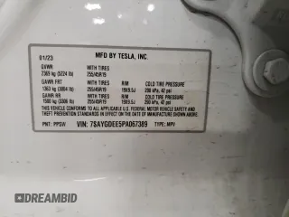 2023 Tesla Model Y Long Range z VIN 7SAYGDEE5PA067389, wystawiony jako Copart lot #54109625 z przebiegiem 24 849 mil mil oraz Szkody całkowita. Historia ofert i sprzedaży dostępna na DreamBid. Obrazek 13.