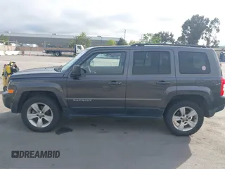 2016 Jeep Patriot Sport z VIN 1C4NJRBB5GD546480, wystawiony jako IAAI lot #42020464 z przebiegiem 206 638 mil mil oraz . Historia ofert i sprzedaży dostępna na DreamBid. Obrazek 14.
