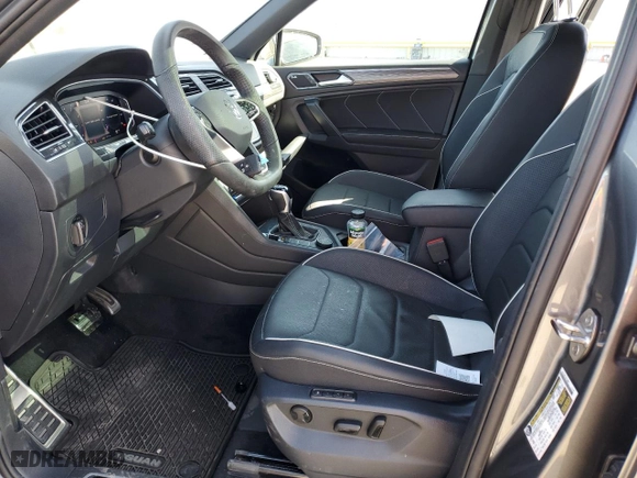2024 Volkswagen Tiguan SEL R-Line with VIN 3VV4B7AX0RM116455, listed as a Copart auction lot 44221505 with 15,977 mi miles and Salvage Title. Bid and sale history available at carsss.com. Image 7.
