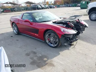 2005 Chevrolet Corvette z VIN 1G1YY24U255111074, wystawiony jako IAAI lot #40797307 z przebiegiem Nie podano mil oraz . Historia ofert i sprzedaży dostępna na DreamBid. Obrazek 1.