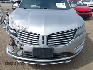 2017 Lincoln MKC Reserve with VIN 5LMCJ3D98HUL54981, listed as a IAAI auction lot 41721206 with 82,318 mi miles. Bid and sale history available at carsss.com. Image 12.