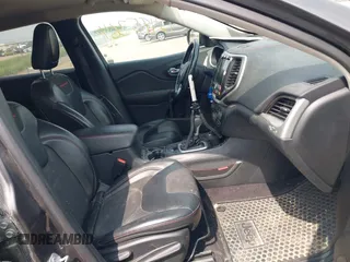 2016 Jeep Cherokee Trailhawk z VIN 1C4PJMBS1GW323434, wystawiony jako IAAI lot #42485364 z przebiegiem 130 351 mil mil oraz . Historia ofert i sprzedaży dostępna na DreamBid. Obrazek 5.