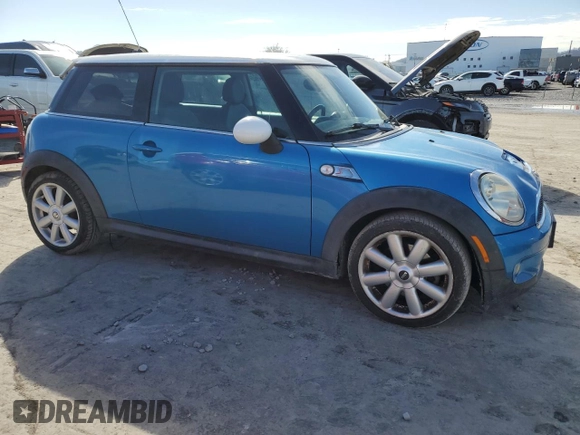 2007 MINI Hardtop S with VIN WMWMF735X7TL92555, listed as a Copart auction lot 46820165 with 98,314 mi miles and Clean Title. Bid and sale history available at DreamBid. Image 4.