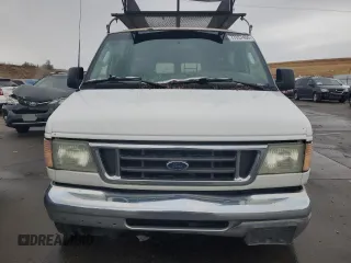 2003 Ford Econoline Passenger XL z VIN 1FBSS31S23HA52924, wystawiony jako Copart lot #77257404 z przebiegiem 170 077 mil mil oraz Nie do naprawy • Non repairable. Historia ofert i sprzedaży dostępna na DreamBid. Obrazek 5.