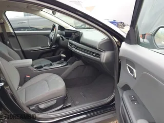 2025 Kia K4 LXS with VIN 3KPFT4DE5SE024528, listed as a IAAI auction lot 40973512 with 194 mi miles. Bid and sale history available at carsss.com. Image 5.