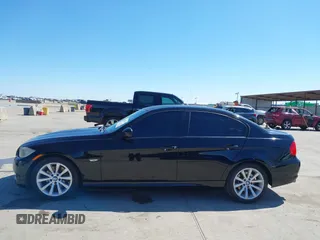 2011 BMW 3 Series 328i z VIN WBAPH5G52BNM80258, wystawiony jako IAAI lot #41763247 z przebiegiem 104 346 mil mil oraz . Historia ofert i sprzedaży dostępna na DreamBid. Obrazek 14.