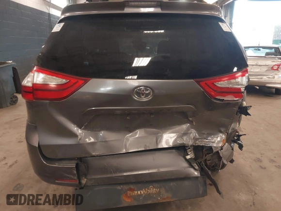 2018 Toyota Sienna LE Auto Access Seat with VIN 5TDKZ3DC3JS906162, listed as a IAAI auction lot 41863331 with 200,655 mi miles. Bid and sale history available at carsss.com. Image 16.