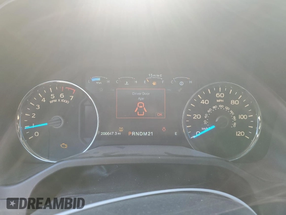 2015 Ford F-150 XLT with VIN 1FTEW1EG4FKD09029, listed as a Copart auction lot 51501305 with 200,647 mi miles and Clean title. Bid and sale history available at DreamBid. Image 9.