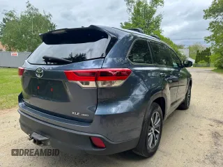2017 Toyota Highlander XLE z VIN 5TDJZRFH5HS460260, wystawiony jako Copart lot #58095215 z przebiegiem 146 695 mil mil oraz Tytuł czysty. Historia ofert i sprzedaży dostępna na DreamBid. Obrazek 4.