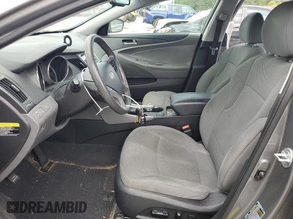 2013 Hyundai Sonata GLS z VIN 5NPEB4AC3DH811185, wystawiony jako Copart lot #58635775 z przebiegiem 153 263 mil mil oraz Czysty tytuł • Clean title. Historia ofert i sprzedaży dostępna na DreamBid. Obrazek 7.