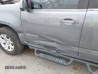 2018 Chevrolet Colorado 2WD LT z VIN 1GCGSCEN0J1223004, wystawiony jako IAAI lot #41782378 z przebiegiem 67 818 mil mil oraz . Historia ofert i sprzedaży dostępna na DreamBid. Obrazek 6.