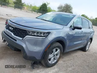 2022 Kia Sorento LX z VIN 5XYRG4LCXNG107106, wystawiony jako IAAI lot #42279041 z przebiegiem 83 189 mil mil oraz . Historia ofert i sprzedaży dostępna na DreamBid. Obrazek 17.