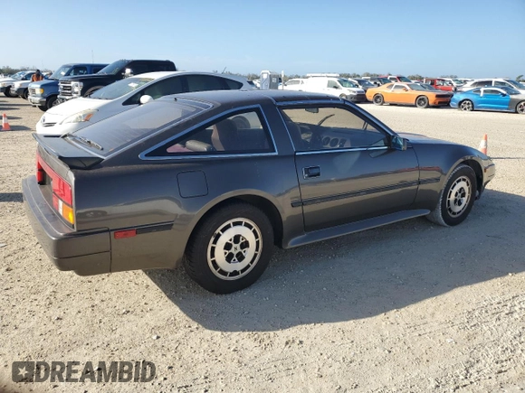 1986 Nissan 300ZX z VIN JN1HZ16S9GX094097, wystawiony jako Copart lot #75251134 z przebiegiem Nie podano mil oraz Szkoda całkowita • Salvage title. Historia ofert i sprzedaży dostępna na DreamBid. Obrazek 3.