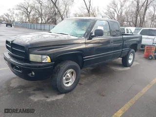1999 Dodge Ram 1500 with VIN 3B7HF13Z4XM579695, listed as a IAAI auction lot 41795036 with 117,785 mi miles. Bid and sale history available at carsss.com. Image 2.