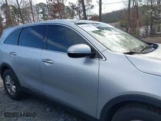 2017 Kia Sorento LX with VIN 5XYPG4A38HG288799, listed as a IAAI auction lot 41745996 with 110,641 mi miles. Bid and sale history available at carsss.com. Image 13.