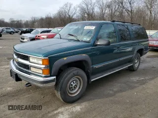1995 Chevrolet Suburban z VIN 1GNGK26K8SJ406190, wystawiony jako Copart lot #84103234 z przebiegiem 145 731 mil mil oraz Czysty tytuł • Clean title. Historia ofert i sprzedaży dostępna na DreamBid. Obrazek 1.