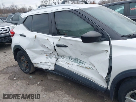 2019 Nissan Kicks SV with VIN 3N1CP5CU5KL471493, listed as a IAAI auction lot 40940794 with 111,733 mi miles. Bid and sale history available at carsss.com. Image 13.