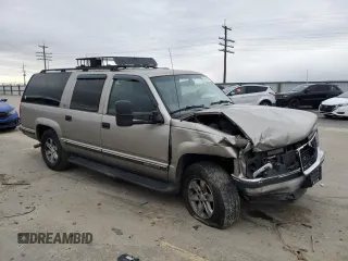 1998 GMC Suburban with VIN 3GKFK16R1WG510835, listed as a Copart auction lot 84566304 with 235,049 mi miles and Salvage Title. Bid and sale history available at carsss.com. Image 4.