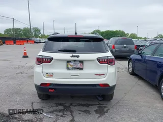 2020 Jeep Compass Trailhawk z VIN 3C4NJDDB8LT195584, wystawiony jako IAAI lot #42295678 z przebiegiem 99 762 mil mil oraz . Historia ofert i sprzedaży dostępna na DreamBid. Obrazek 17.