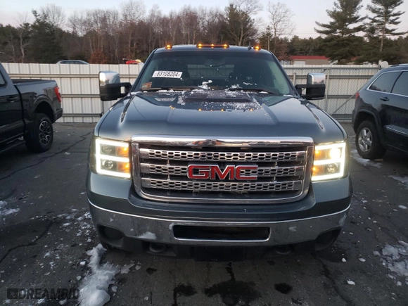 2011 GMC Sierra 2500HD SLE with VIN 1GT220CG2BZ404783, listed as a Copart auction lot 83108204 with 0 mi miles and Salvage Title. Bid and sale history available at carsss.com. Image 5.