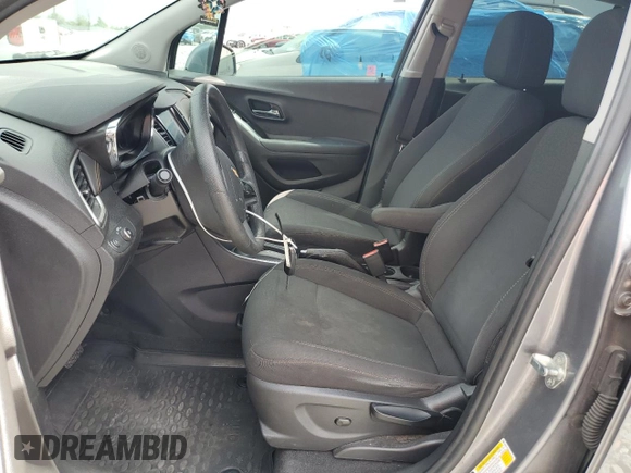 2020 Chevrolet Trax LS z VIN 3GNCJKSB3LL227038, wystawiony jako Copart lot #60031745 z przebiegiem 111 416 mil mil oraz Nie do naprawy • Non repairable. Historia ofert i sprzedaży dostępna na DreamBid. Obrazek 7.