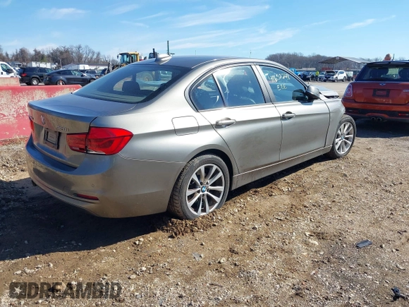 2016 BMW 3 Series 320i xDrive z VIN WBA8E5G56GNT93029, wystawiony jako IAAI lot #41652248 z przebiegiem 93 088 mil mil oraz . Historia ofert i sprzedaży dostępna na DreamBid. Obrazek 4.
