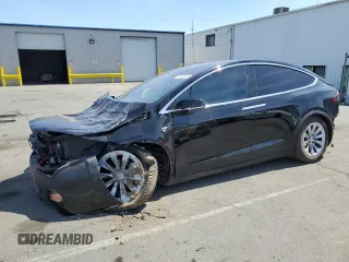 2016 Tesla Model X 70D z VIN 5YJXCBE21GF028784, wystawiony jako Copart lot #54968975 z przebiegiem Nie podano mil oraz Szkoda całkowita • Salvage title. Historia ofert i sprzedaży dostępna na DreamBid. Obrazek 1.