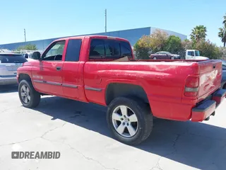 2001 Dodge 1500 z VIN 3B7HF13Z11G223100, wystawiony jako IAAI lot #42350126 z przebiegiem 225 560 mil mil oraz . Historia ofert i sprzedaży dostępna na DreamBid. Obrazek 3.