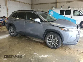2022 Toyota Corolla Cross XLE z VIN 7MUDAABG3NV013642, wystawiony jako Copart lot #55118555 z przebiegiem 22 575 mil mil oraz Szkoda całkowita • Salvage title. Historia ofert i sprzedaży dostępna na DreamBid. Obrazek 4.