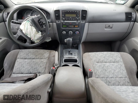 2008 Kia Sorento LX z VIN KNDJC735485861014, wystawiony jako Copart lot #56156945 z przebiegiem 187 531 mil mil oraz Czysty tytuł • Clean title. Historia ofert i sprzedaży dostępna na DreamBid. Obrazek 8.