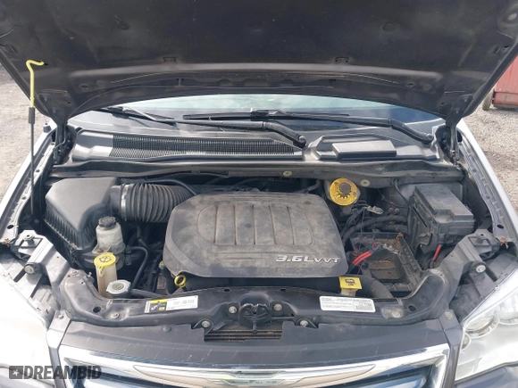 2015 Chrysler Town & Country S with VIN 2C4RC1HG4FR731468, listed as a IAAI auction lot 41902974 with 132,784 mi miles. Bid and sale history available at carsss.com. Image 10.