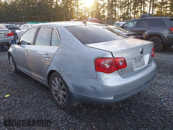 2007 Volkswagen Jetta 2.5 z VIN 3VWRG71K37M029136, wystawiony jako IAAI lot #41291108 z przebiegiem 219 980 mil mil oraz . Historia ofert i sprzedaży dostępna na DreamBid. Obrazek 3.