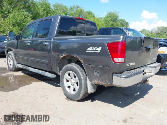 2004 Nissan Titan LE with VIN 1N6AA07B04N525607, listed as a IAAI auction lot 42180184 with 267,589 mi miles. Bid and sale history available at carsss.com. Image 3.