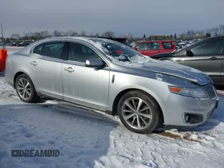 2011 Lincoln MKS z VIN 1LNHL9DR9BG610248, wystawiony jako IAAI lot #41616241 z przebiegiem 152 530 mil mil oraz . Historia ofert i sprzedaży dostępna na DreamBid. Obrazek 1.