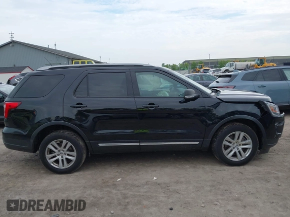 2019 Ford Explorer XLT с VIN 1FM5K8D88KGA86159, выставлен на аукционе IAAI как лот 42513369 с пробегом 52 614 миль миль и . История ставок и продаж доступна на DreamBid. Изображение 13.